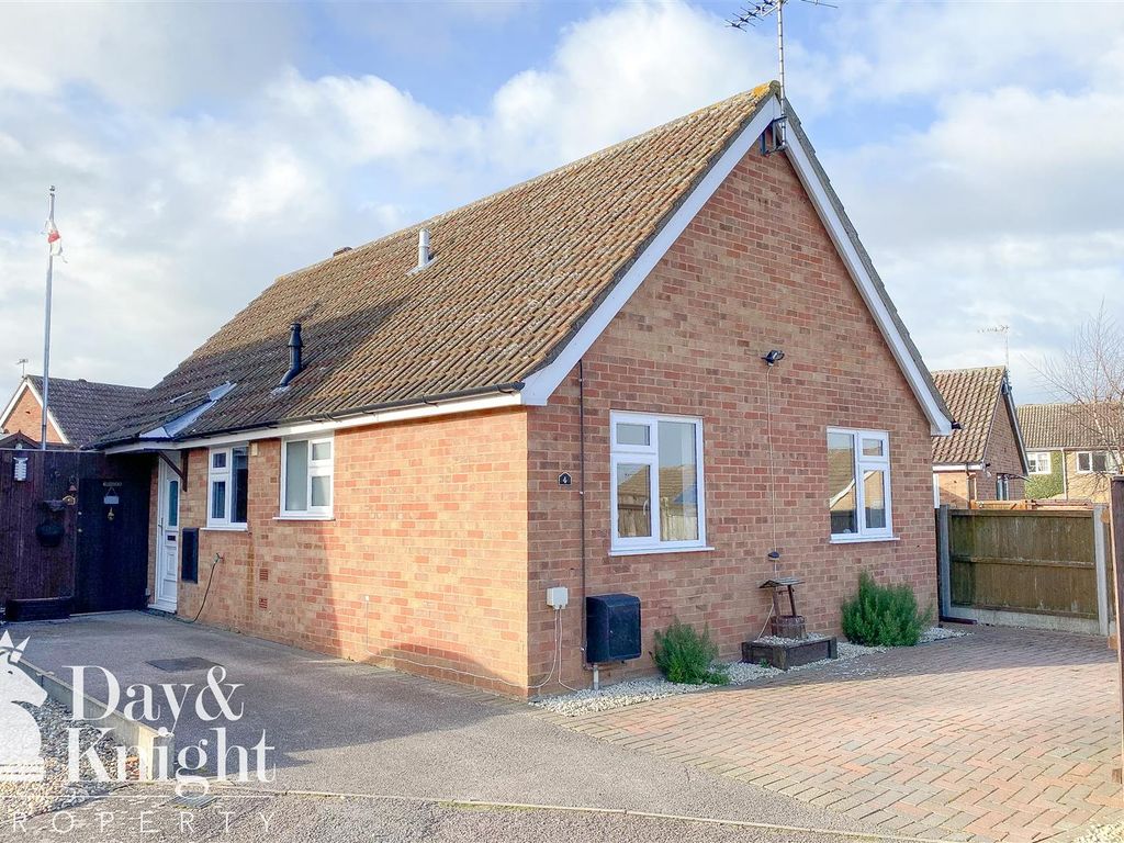 2 bed detached bungalow for sale in Field View Gardens, Beccles NR34
