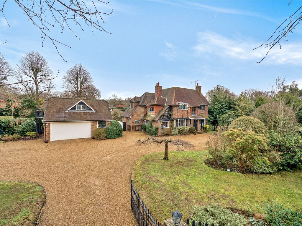 4 bed detached house for sale in Chobham, Surrey GU24 Zoopla