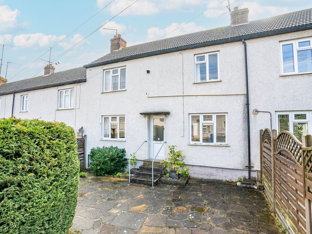 3 bed terraced house for sale in Longfield Road, Harpenden