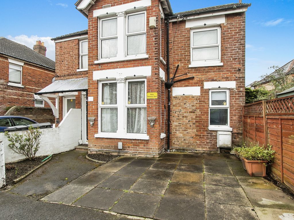 2 bed flat for sale in Langton Road, Bournemouth BH7 Zoopla