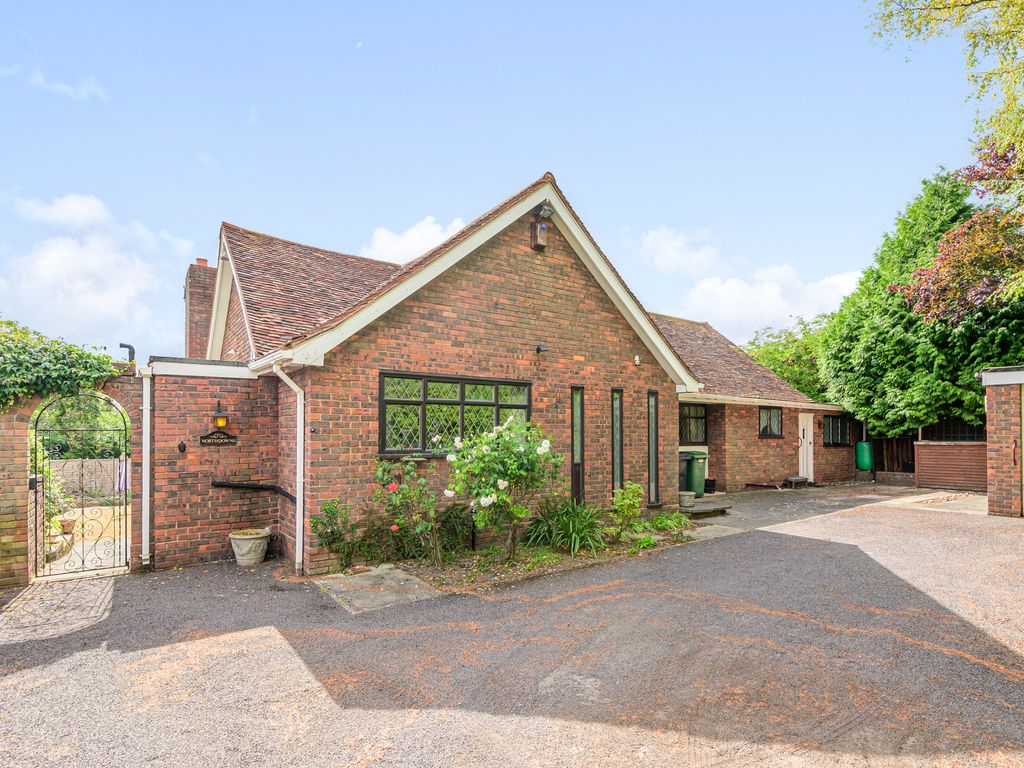 2 bed detached bungalow for sale in Pilgrims Way, Hollingbourne