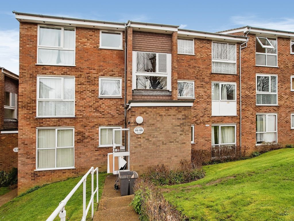 2 bed flat for sale in Elstree Road, Hemel Hempstead HP2, £200,000 Zoopla