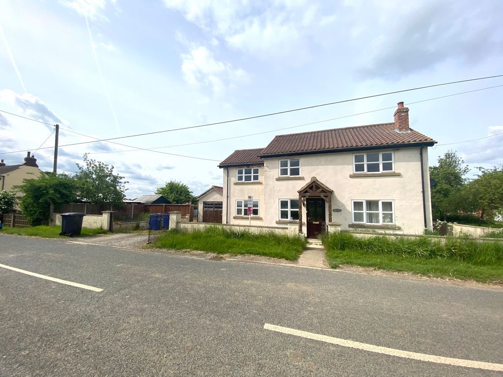 4 bed detached house for sale in Pincheon Green Lane, Sykehouse, Goole