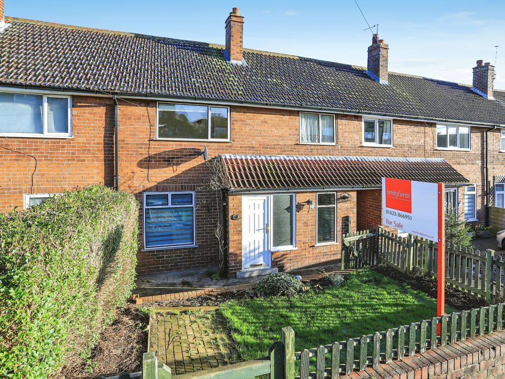 3 bed detached house for sale in Manor Crescent, Knaresborough HG5, £