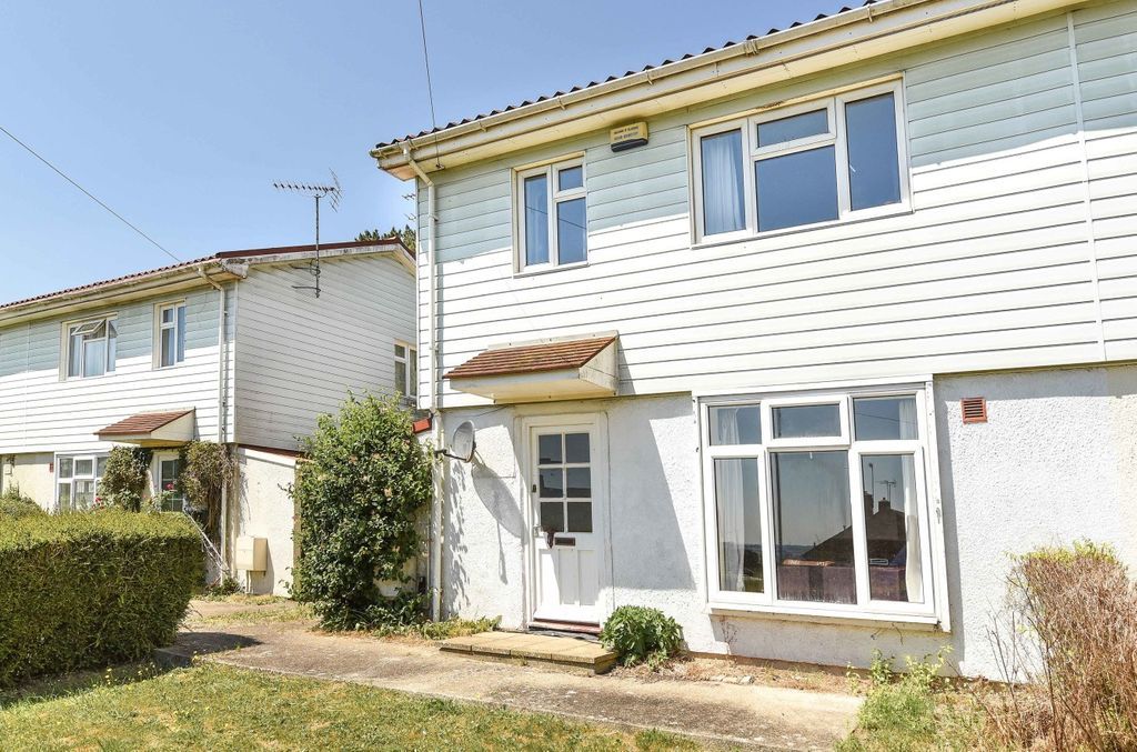 4 bed semidetached house to rent in Walpole Road, Winchester SO22, £