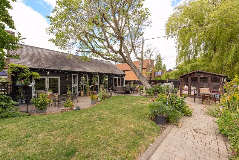 4 bed barn conversion for sale in Drayton Beauchamp, Aylesbury HP22