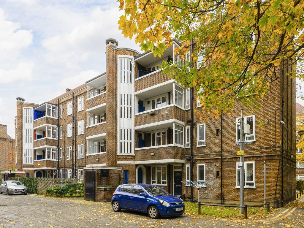 3 bed flat to rent in Whiston Road, London E2, £2,648 pcm Zoopla