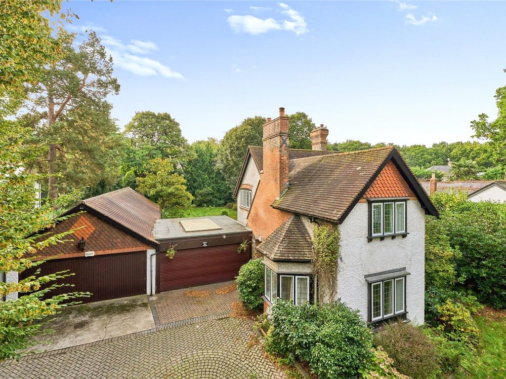 5 bed detached house for sale in Spinney Hill, Addlestone, Surrey KT15, £1,250,000 Zoopla