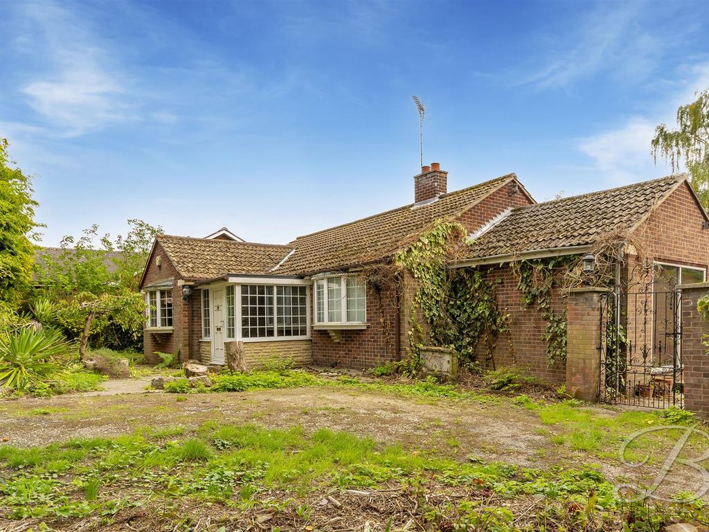 3 bed detached bungalow for sale in The Hill, Glapwell, Chesterfield