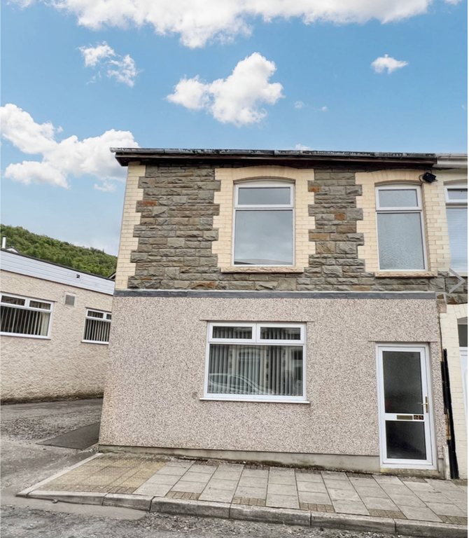 3 bed end terrace house to rent in Islwyn Street, Cwmfelinfach, Ynysddu