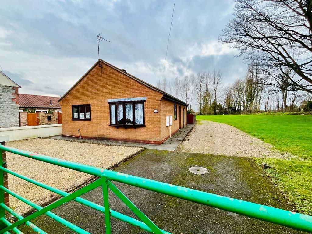 2 bed detached bungalow for sale in Moat House Road, Kirton Lindsey