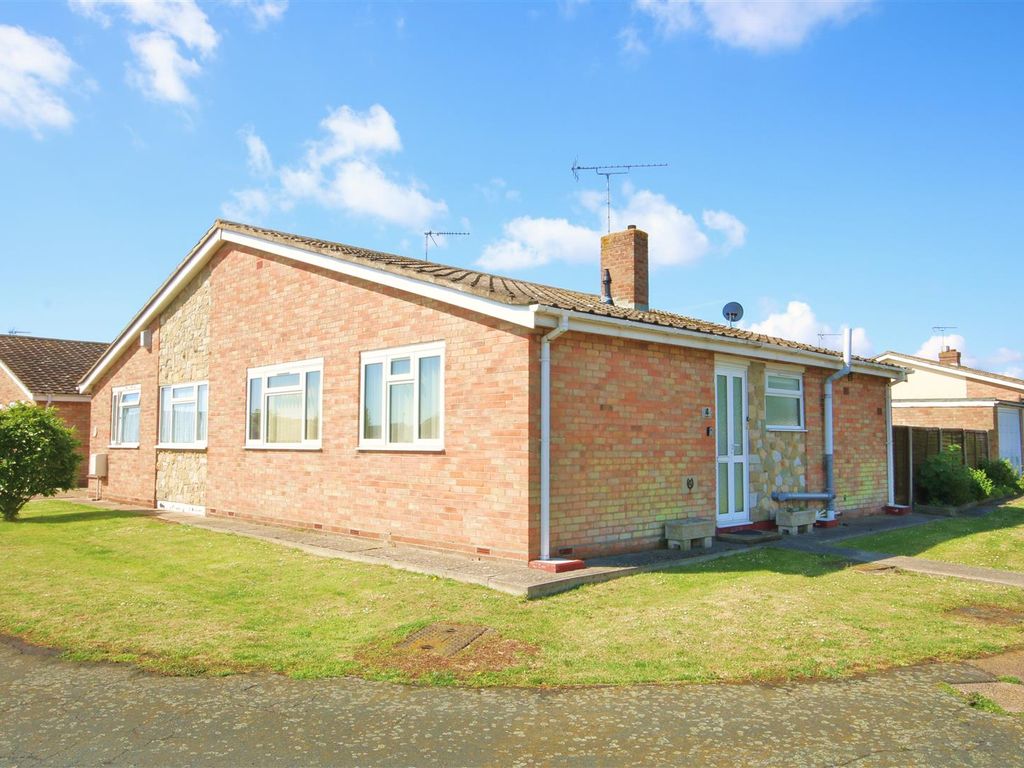 2 bed semidetached bungalow for sale in Clays Road, Walton On The Naze