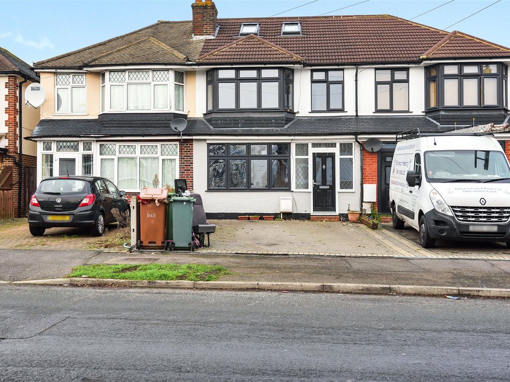 4 bed terraced house to rent in Henley Avenue, Cheam, Sutton, Surrey SM3, £2,400 pcm Zoopla