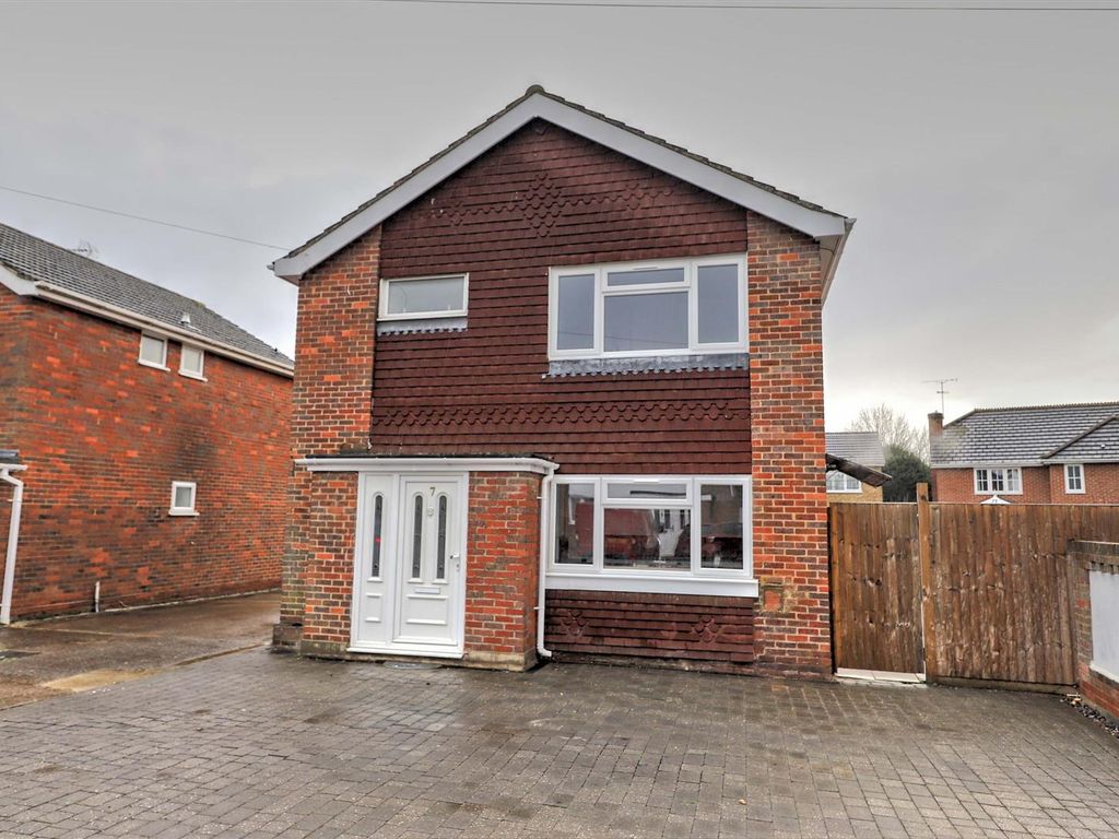 3 bed detached house to rent in Broadacre Close, Ickenham, Uxbridge