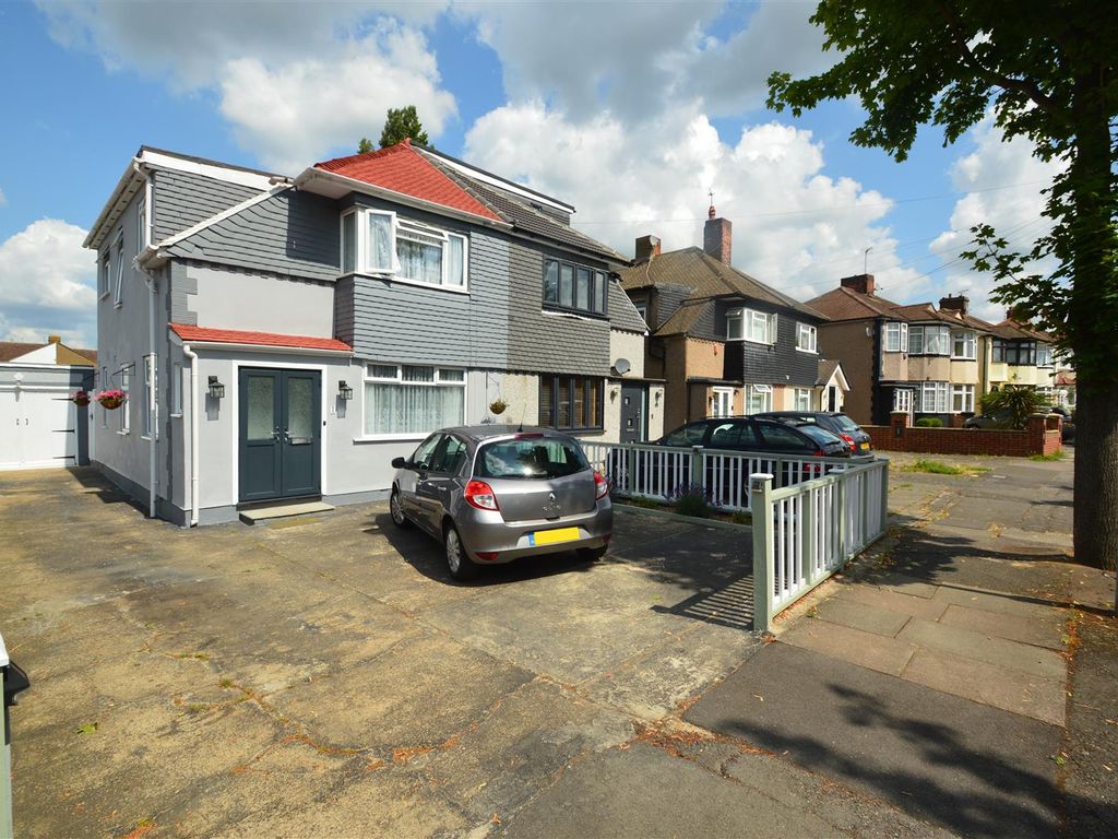 3 bed semidetached house for sale in Brinkworth Road, Clayhall IG5 Zoopla