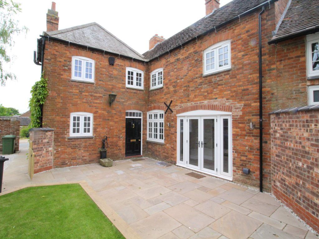 3 bed semidetached house to rent in Kilworth Road, Swinford