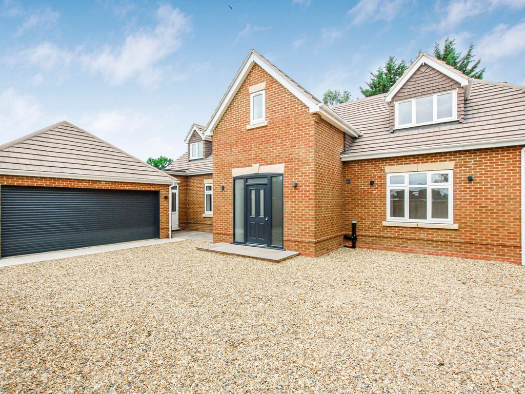 5 bed property for sale in Old House Court, Church Lane, Wexham, Slough