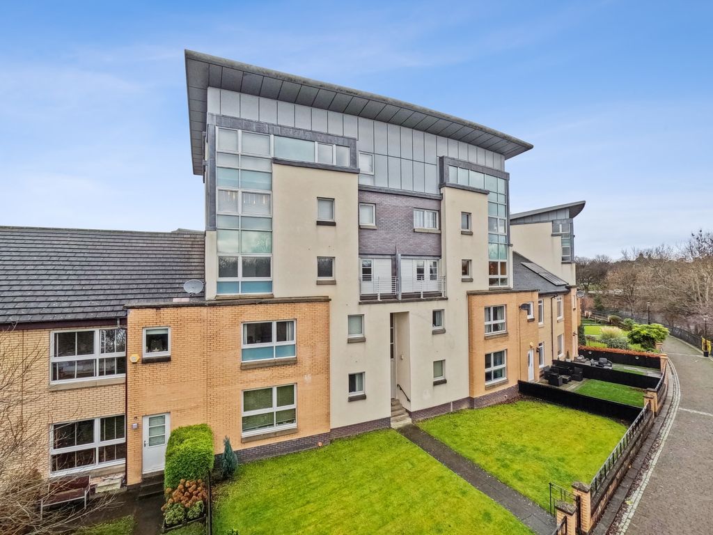 2 bed flat for sale in Waterside Place, Oatlands, Glasgow G5, £149,000