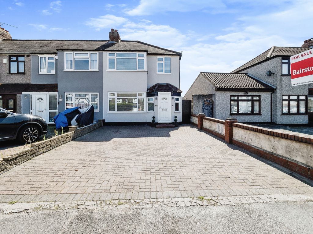 3 bed end terrace house for sale in Chase Cross Road, Romford RM5, £