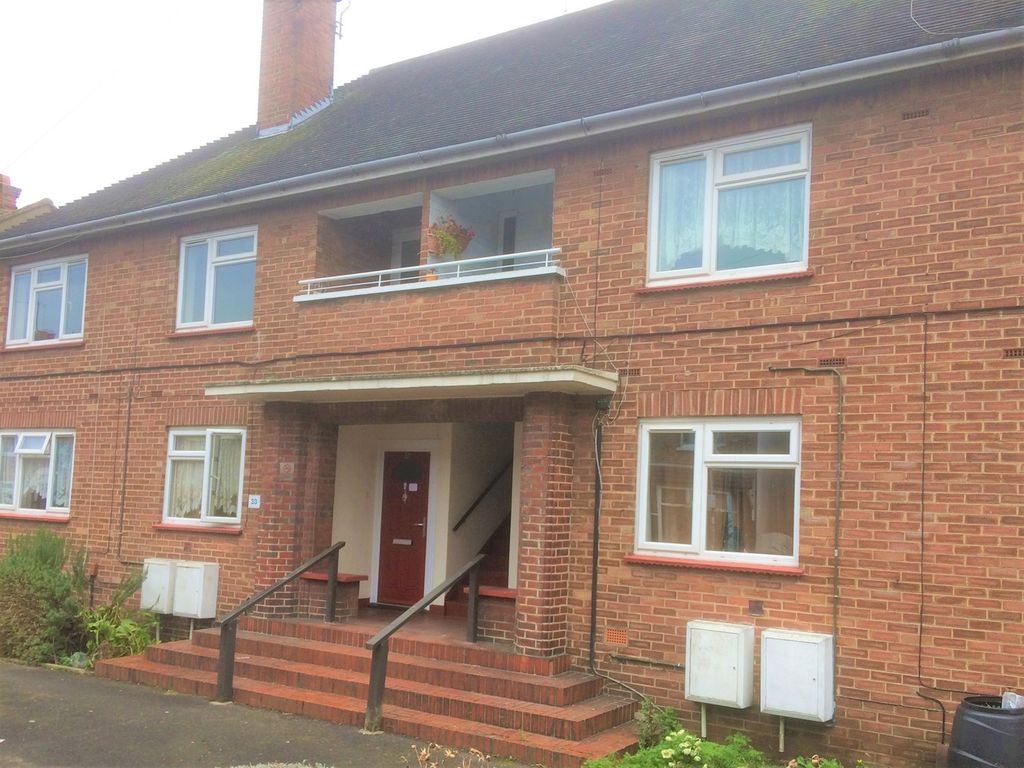 2 bed flat to rent in Upper Bridge Road, Chelmsford CM2, £1,150 pcm