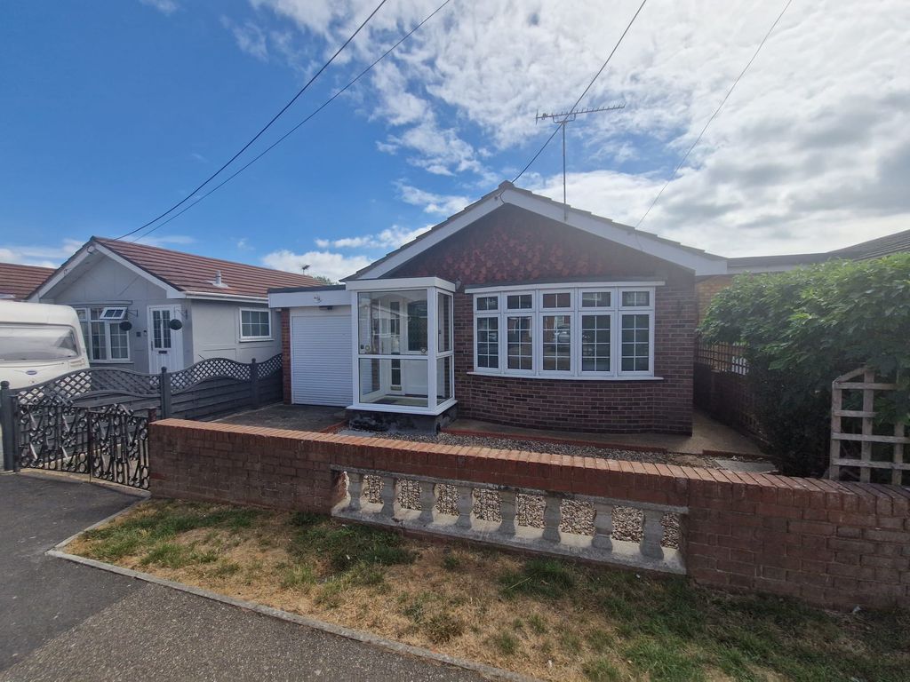 2 bed detached bungalow for sale in Central Avenue, Canvey Island SS8