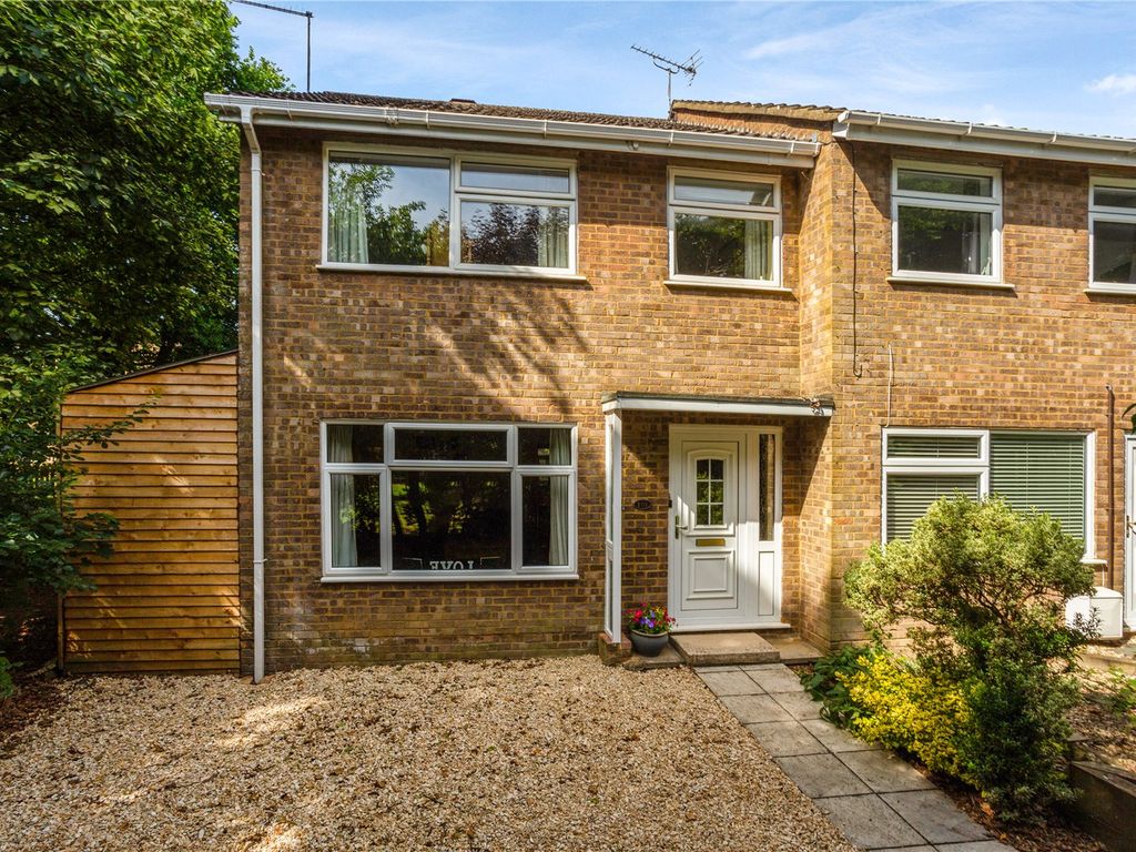 3 bed end terrace house for sale in Fairacres, Prestwood, Great