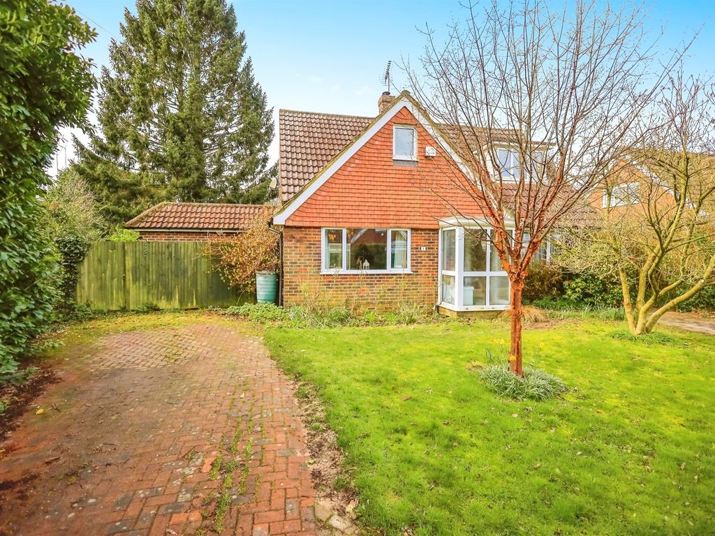 3 bed bungalow for sale in Downs View Close, Chailey, Lewes BN8, £