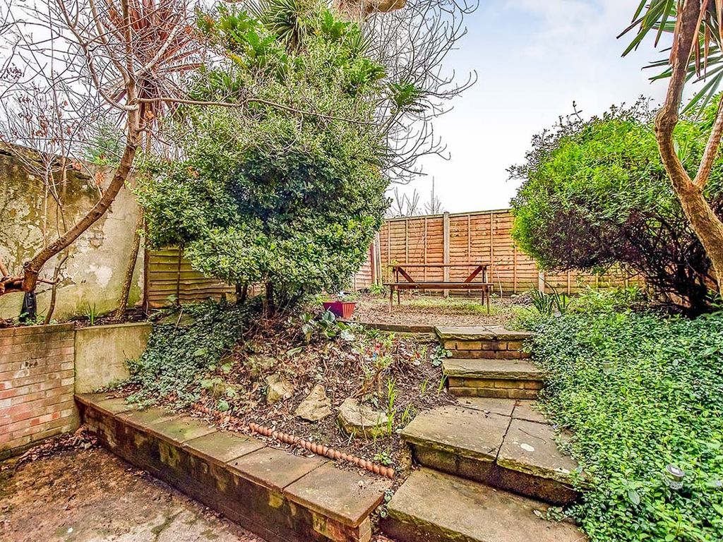 2 bed flat for sale in Lewisham Way, London SE14 Zoopla