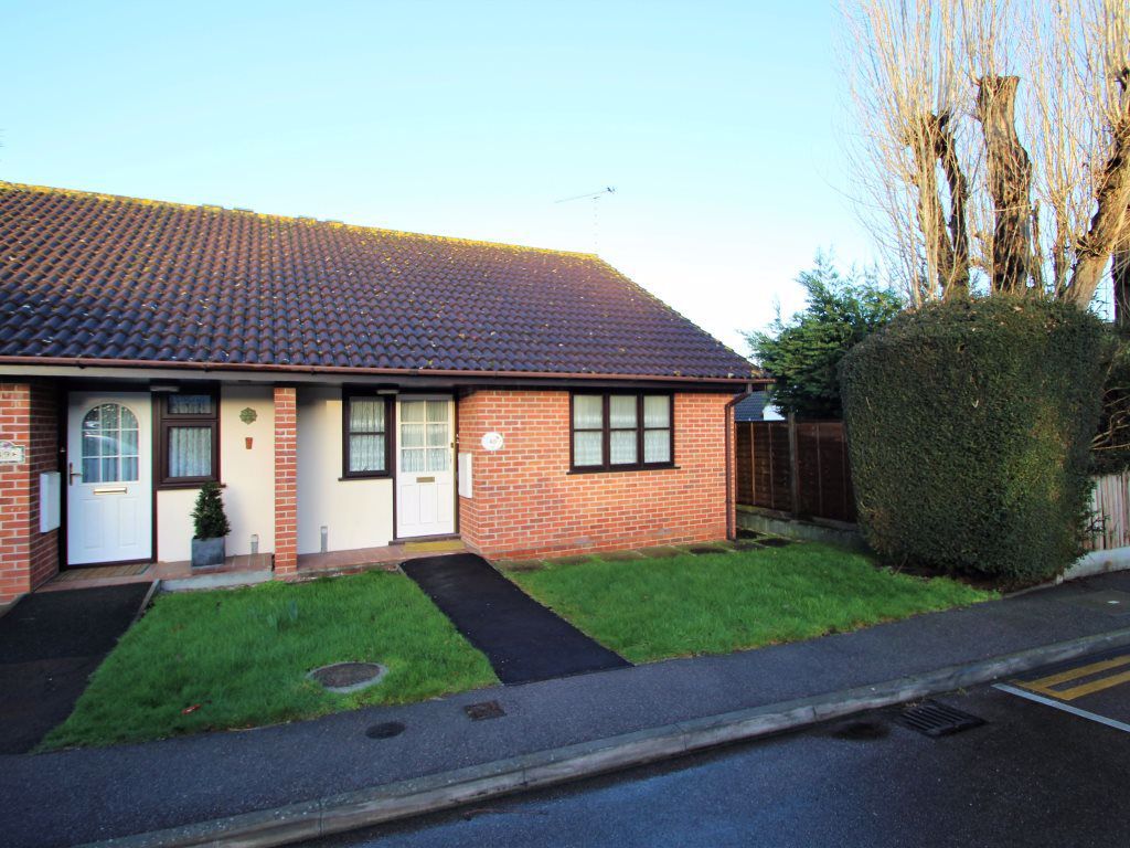 2 bed bungalow to rent in Old Farm Court, Perry Street, Billericay CM12