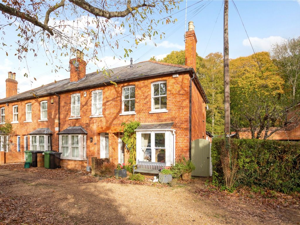 2 bed end terrace house for sale in Fairmile, HenleyOnThames