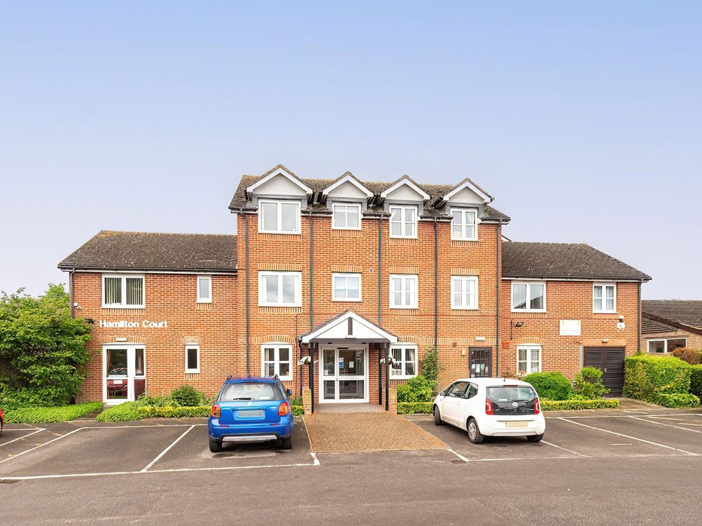 2 bed property for sale in Hamilton Court, Lammas Walk, Leighton