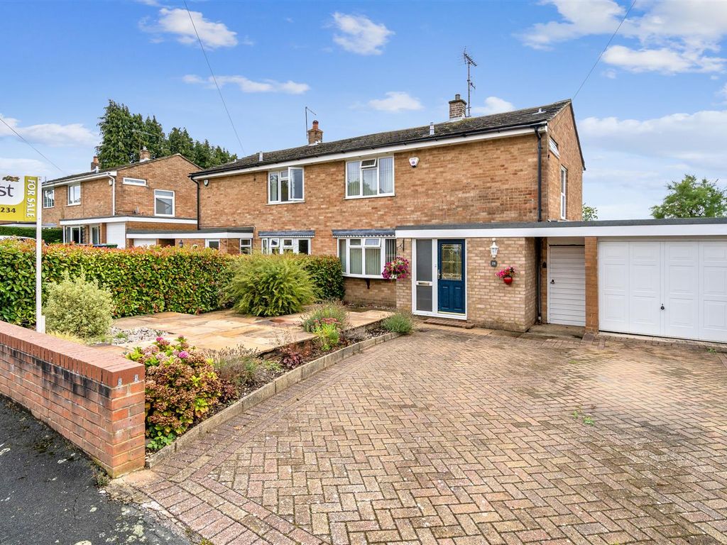 3 bed semidetached house for sale in Pimms Grove, High HP13, £