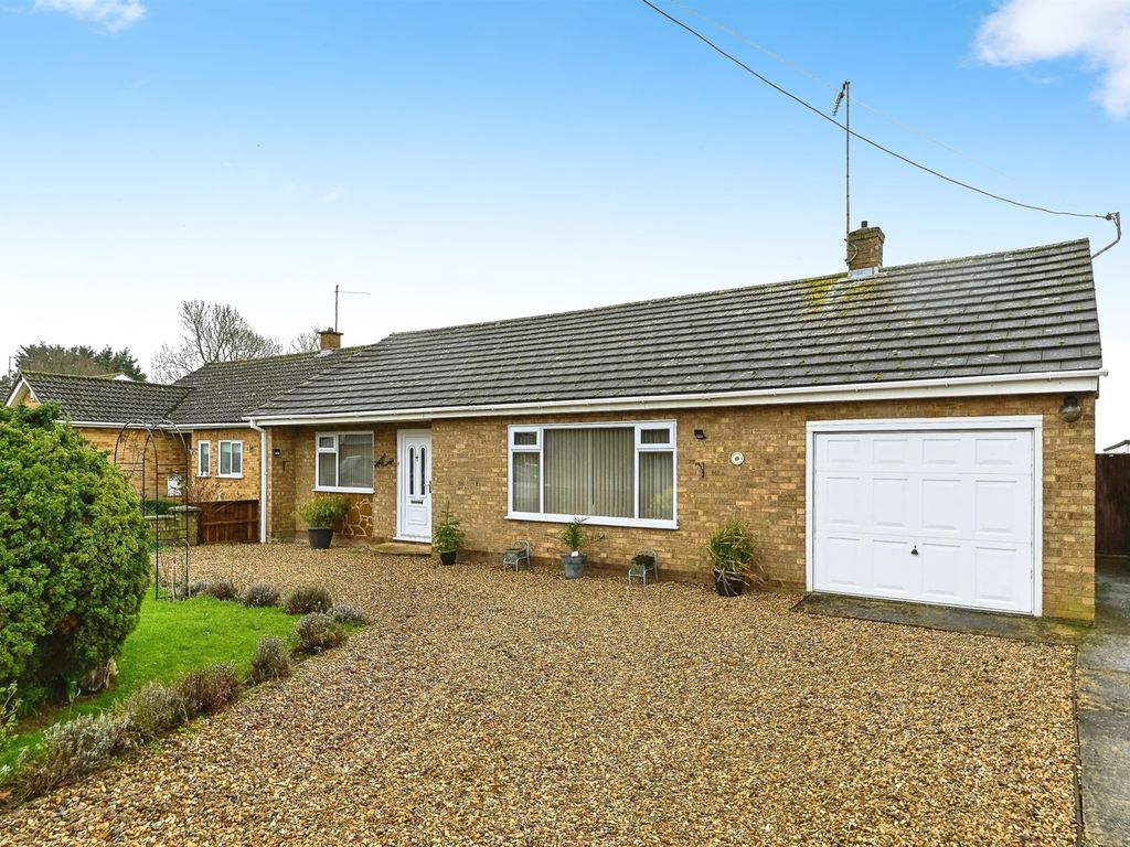 3 bed detached bungalow for sale in School Road, Tilney All Saints ...