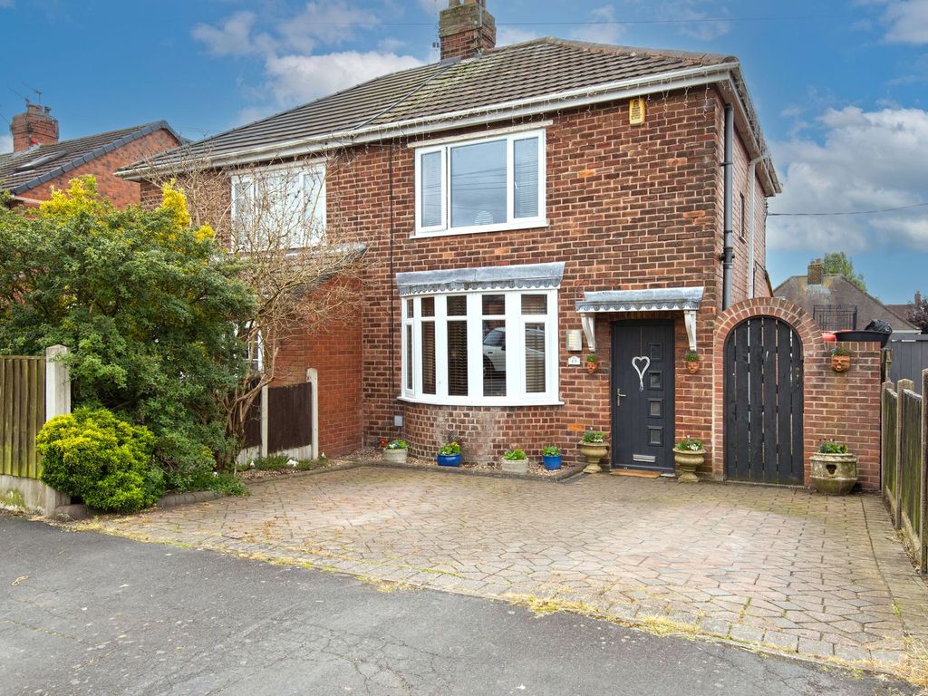 3 bed semidetached house for sale in Rayleigh Avenue, Brimington S43
