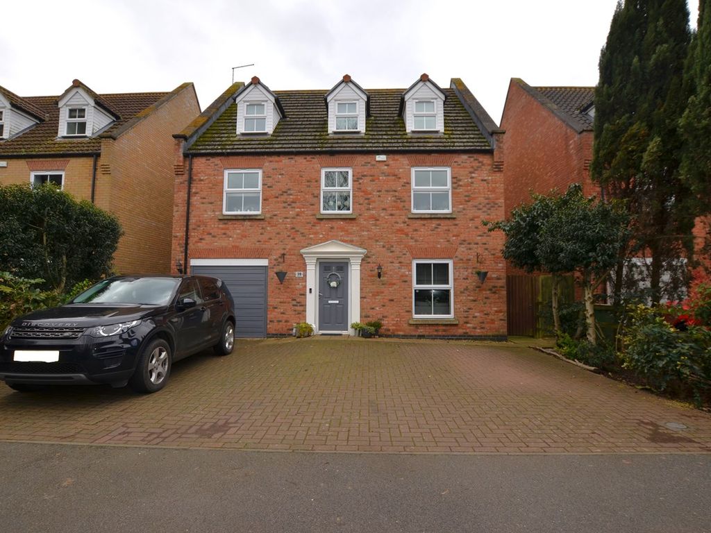 5 bed detached house for sale in Harris Close, Newborough, Peterborough