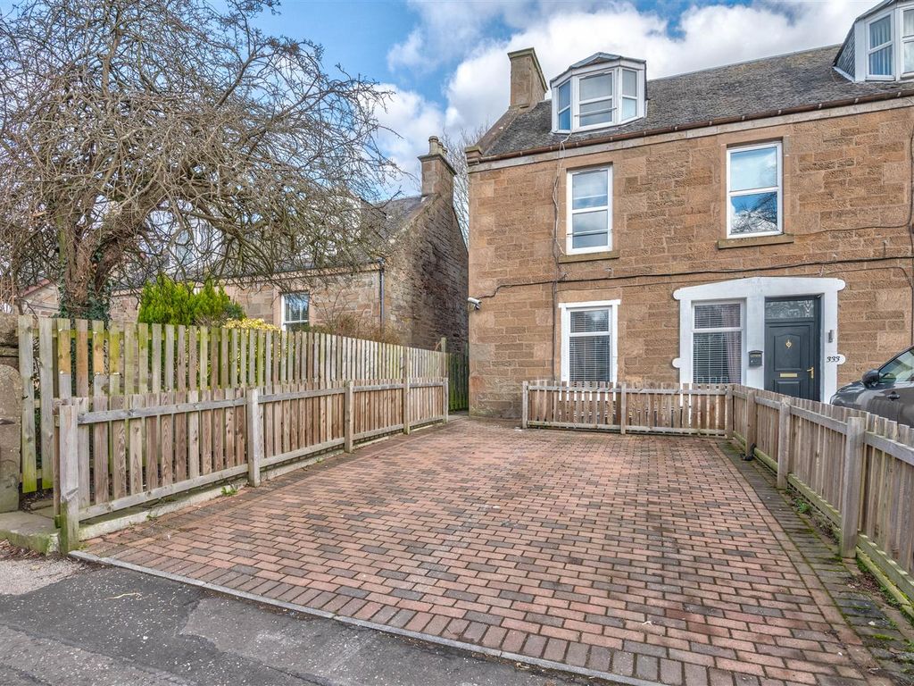 2 bed flat for sale in Strathmartine Road, Dundee DD3, £125,000 Zoopla