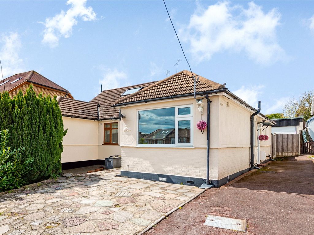 2 bed bungalow for sale in Cranham Gardens, Upminster RM14 Zoopla