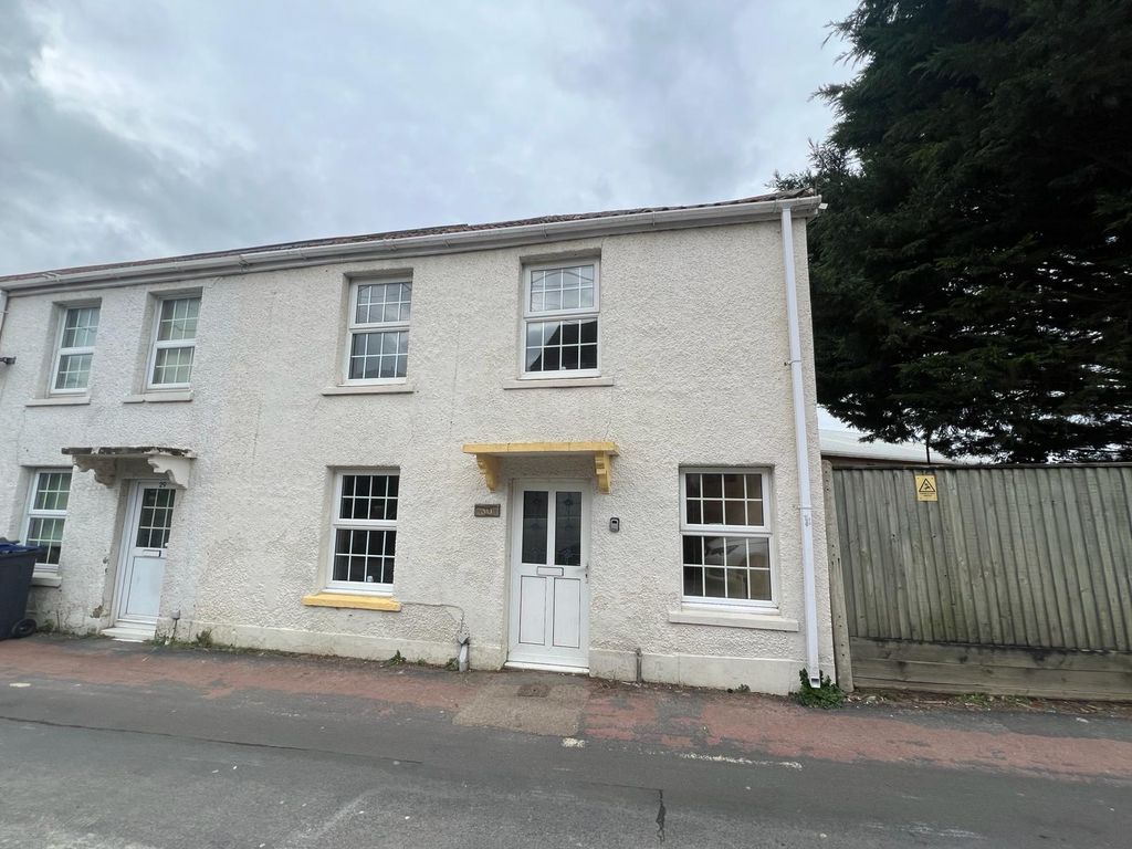 3 bed end terrace house for sale in Springfield Road, Westbury BA13, £