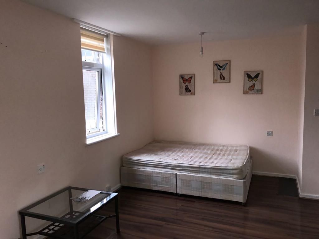 1 bed flat to rent in Martlet Grove, Northolt UB5, £1,150 pcm Zoopla