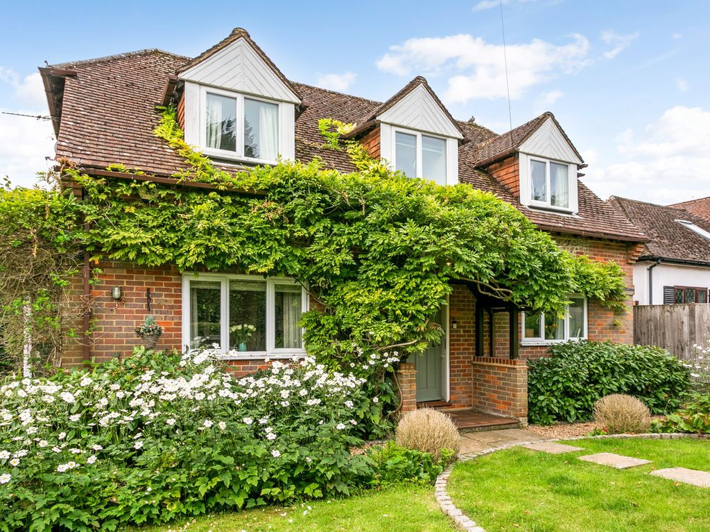 3 bed detached house for sale in Marlow Road, Lane End HP14, £725,000 Zoopla
