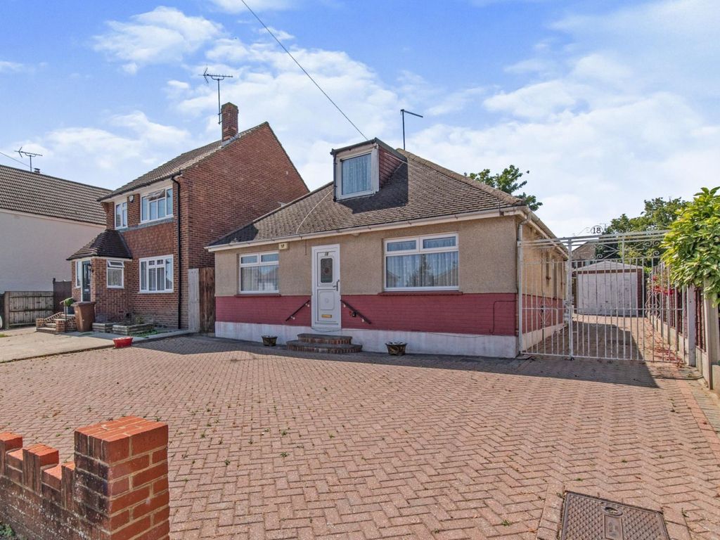 3 bed detached bungalow for sale in Arthur Road, Gillingham ME8 Zoopla