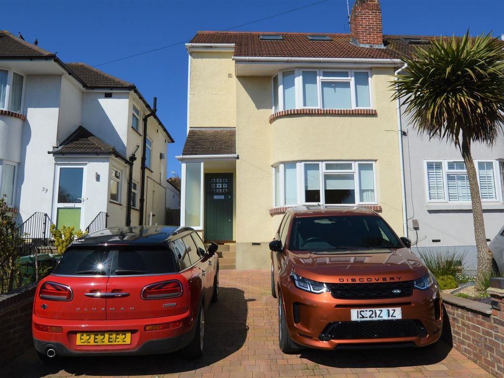 4 bed semidetached house for sale in Oakleigh Drive, Croxley Green