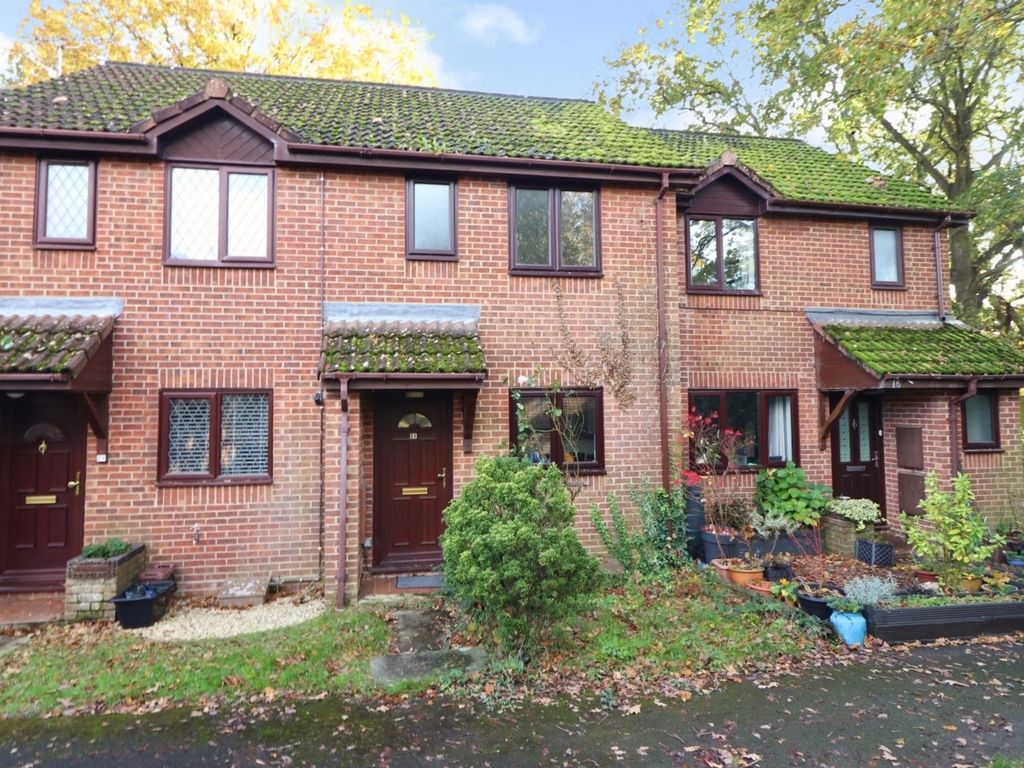 2 bed terraced house for sale in Stirling Crescent, Hedge End SO30, £270,000 Zoopla