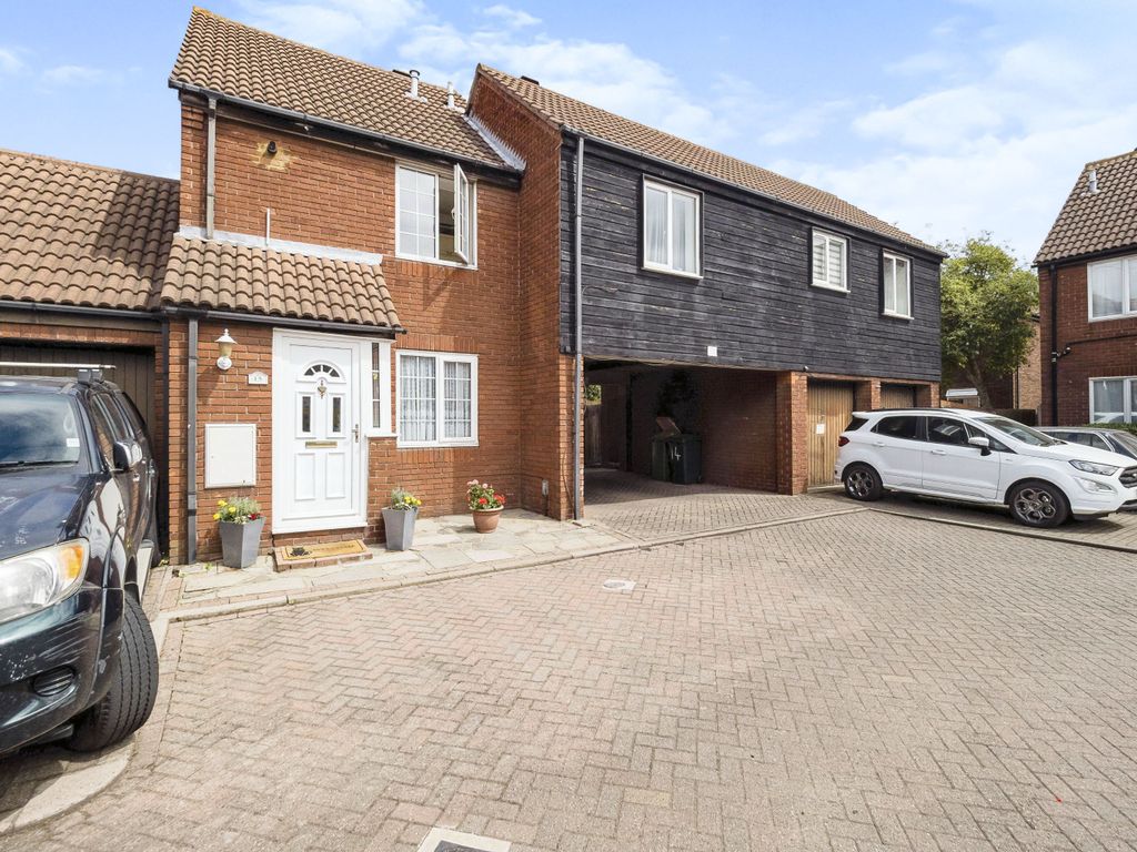 2 bed linkdetached house for sale in Dixon Close, Beckton, London E6