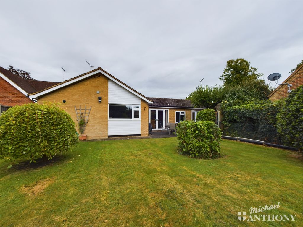 4 bed detached bungalow for sale in Risborough Road, Stoke Mandeville