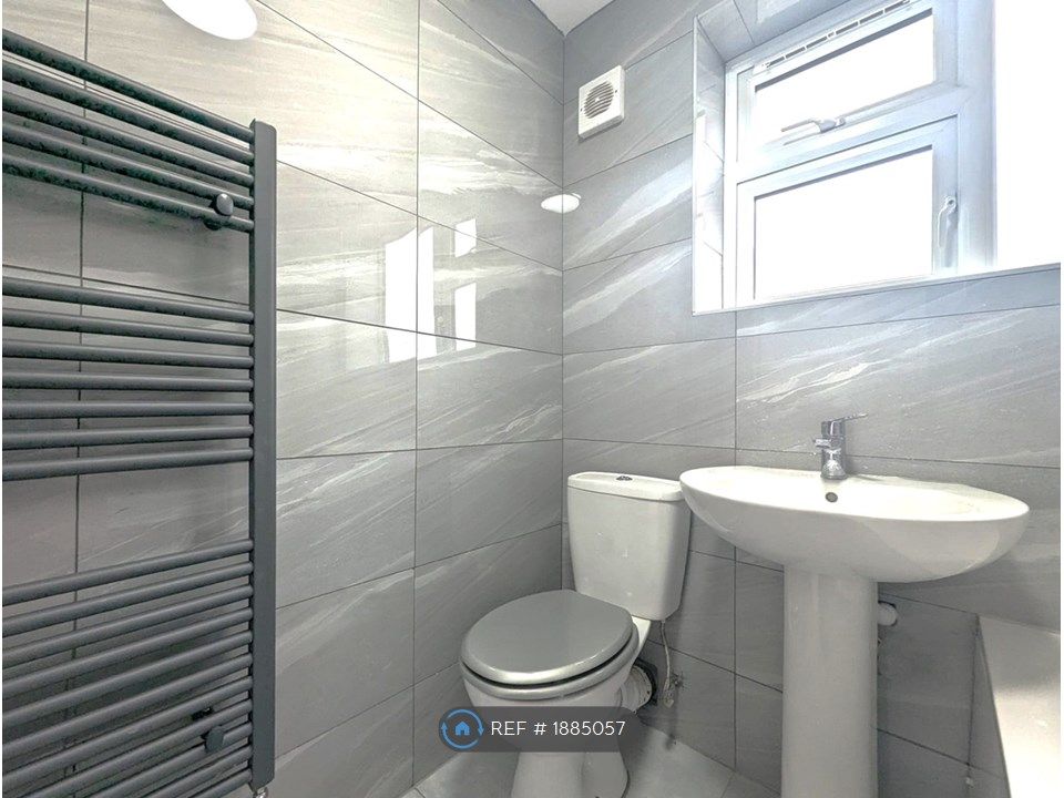 2 bed flat to rent in Nursery Avenue, Bexleyheath DA7, £1,600 pcm Zoopla