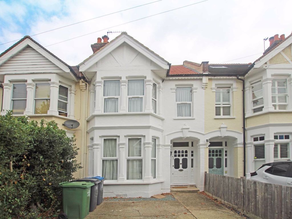 4 bed semidetached house to rent in Coombe Gardens, New Malden KT3