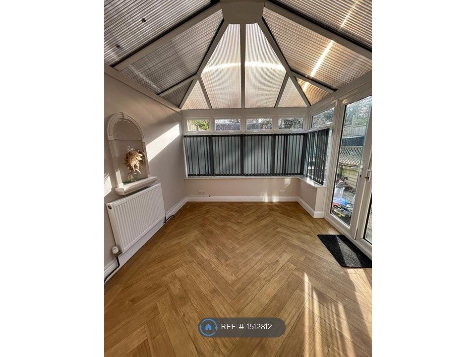 4 bed semidetached house to rent in Hazel Way, Crawley Down, Crawley