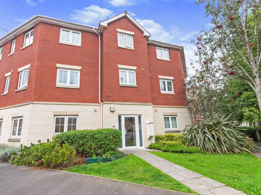 2 bed flat for sale in Moorland Green, Gorseinon SA4, £100,000 Zoopla