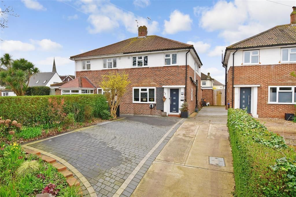 4 bed semidetached house for sale in Mulberry Lane, Goring, Worthing